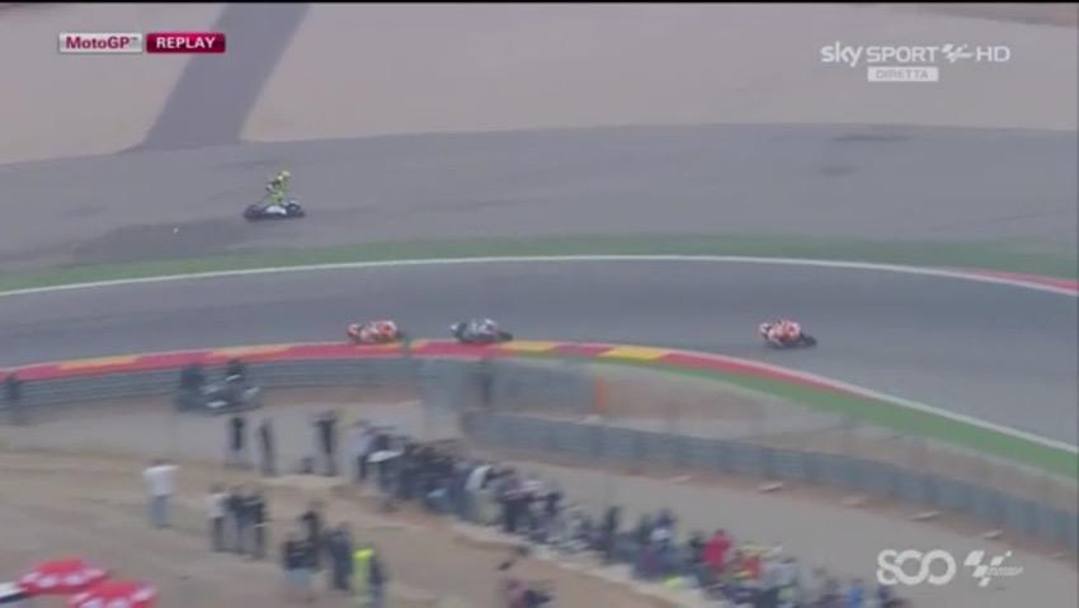 Al quarto giro del GP d&#39;Aragona Valentino Rossi ha sbagliato traiettoria ed  caduto